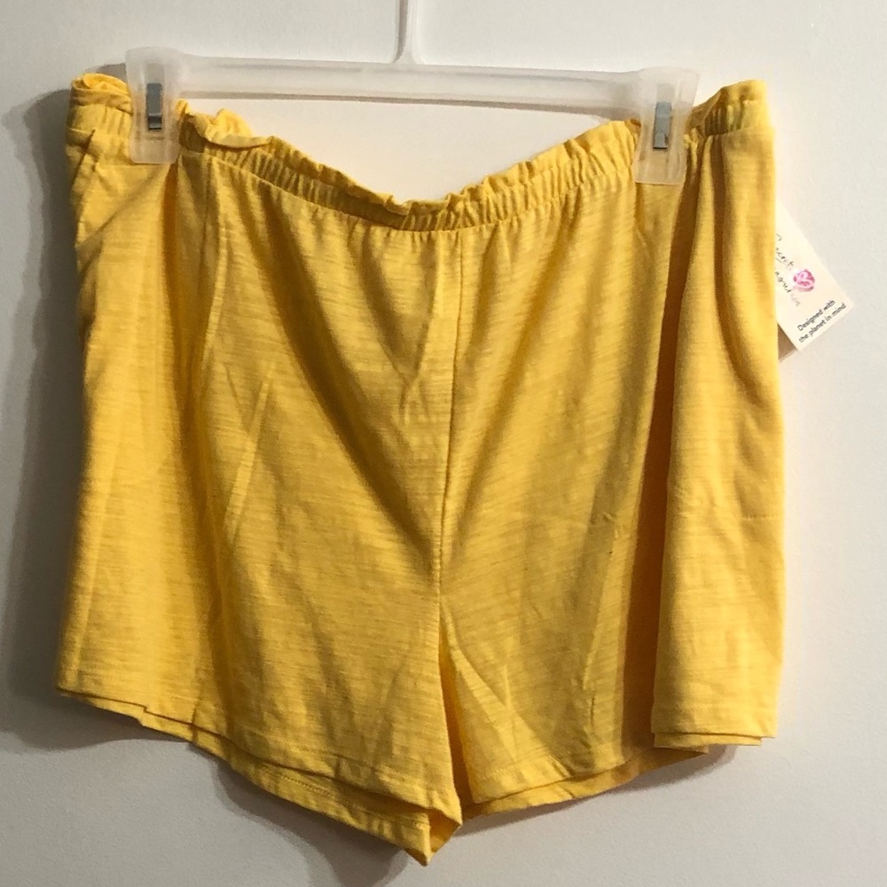 Short  pull on two side pockets lightweight yellow for women 3X(22W-24W)